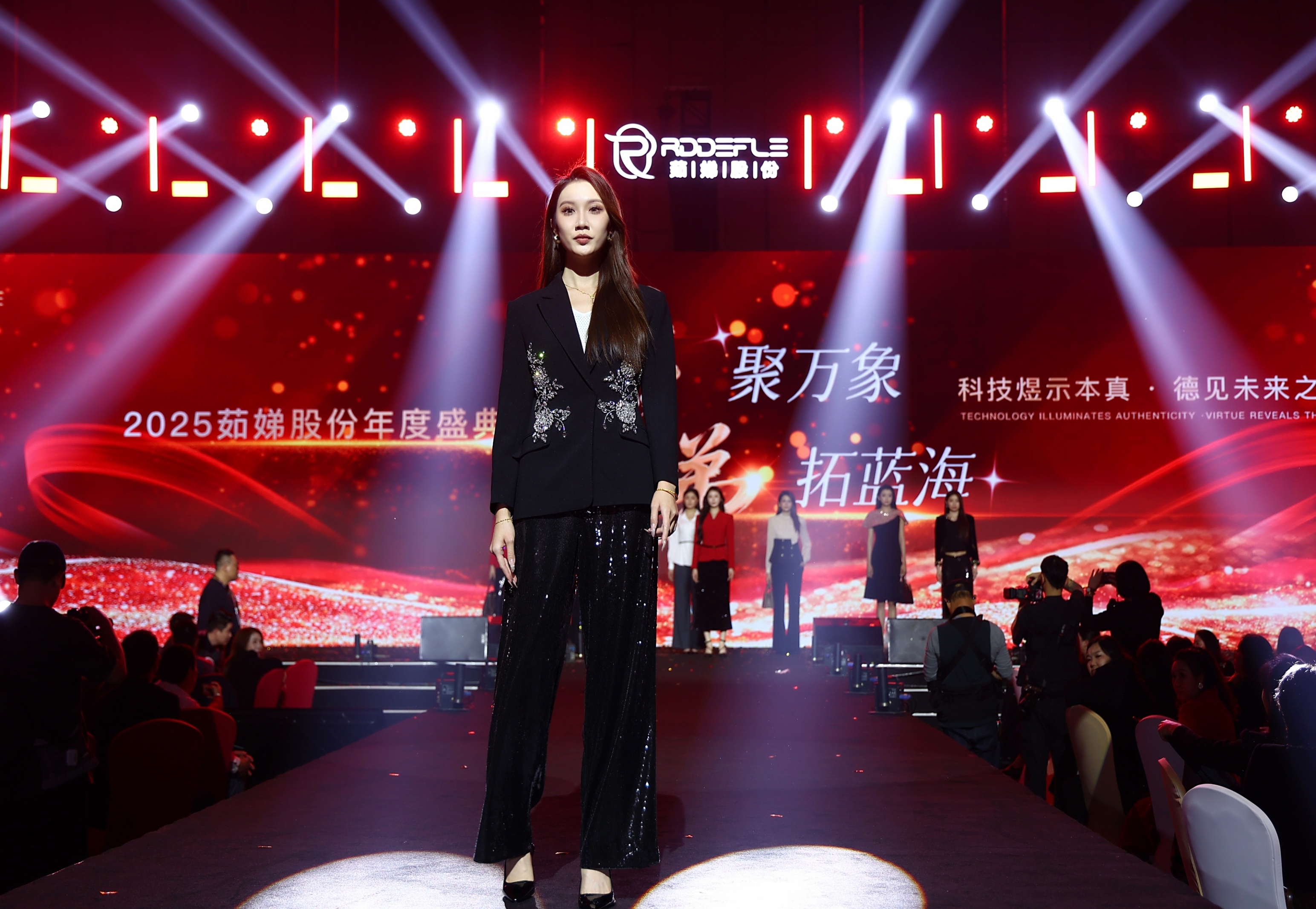 茹娣·茹姿2025女装风尚大秀: