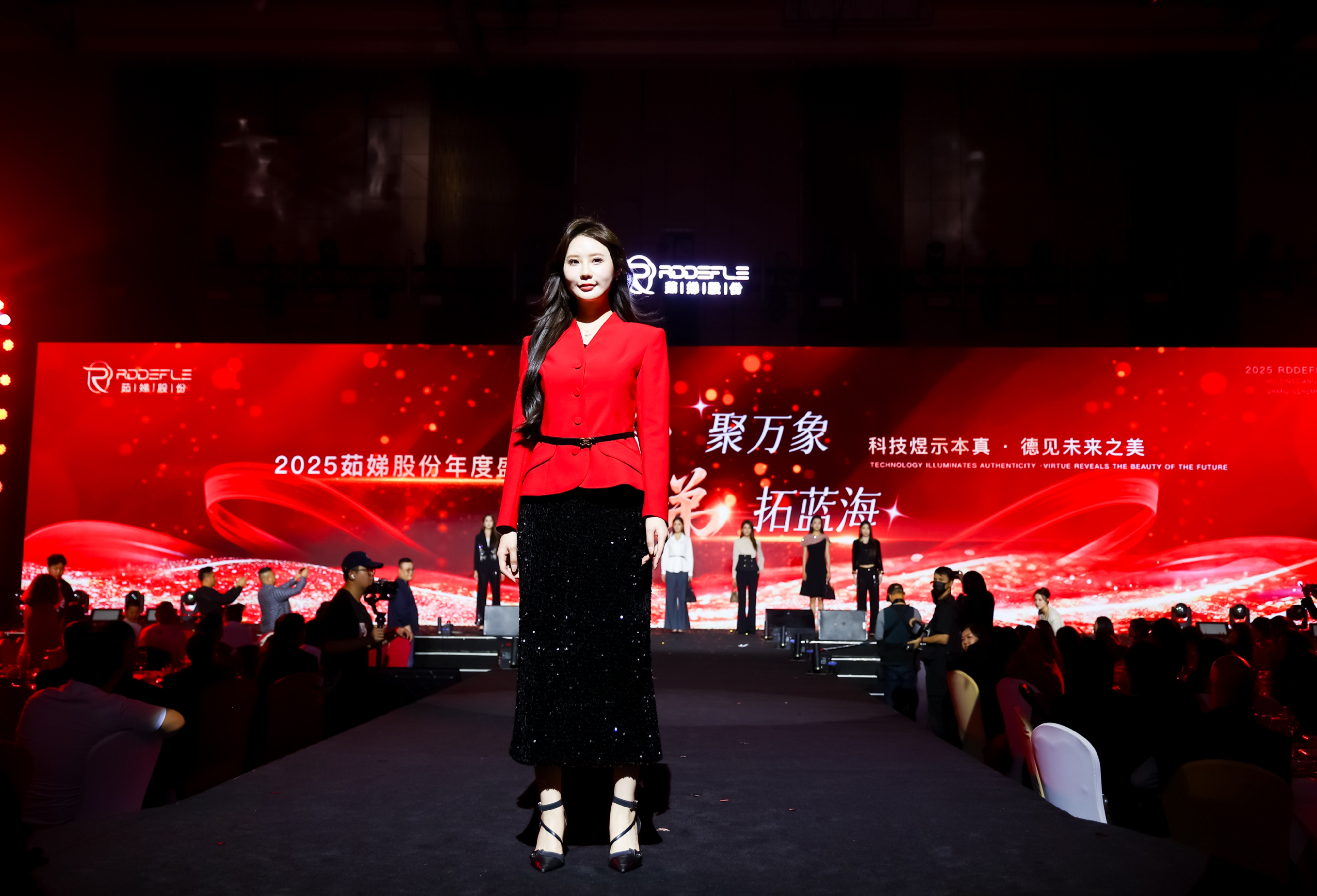 茹娣·茹姿2025女装风尚大秀：行至臻境，奢意自成